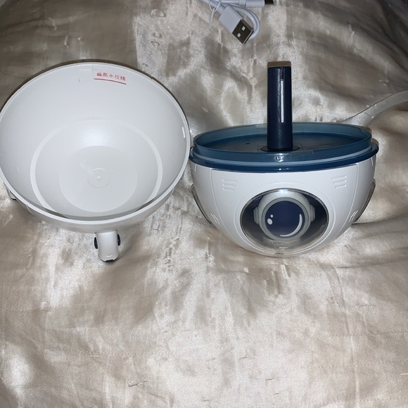 NEW Humidifier - spaceship and spaceman design - Picture 11 of 15